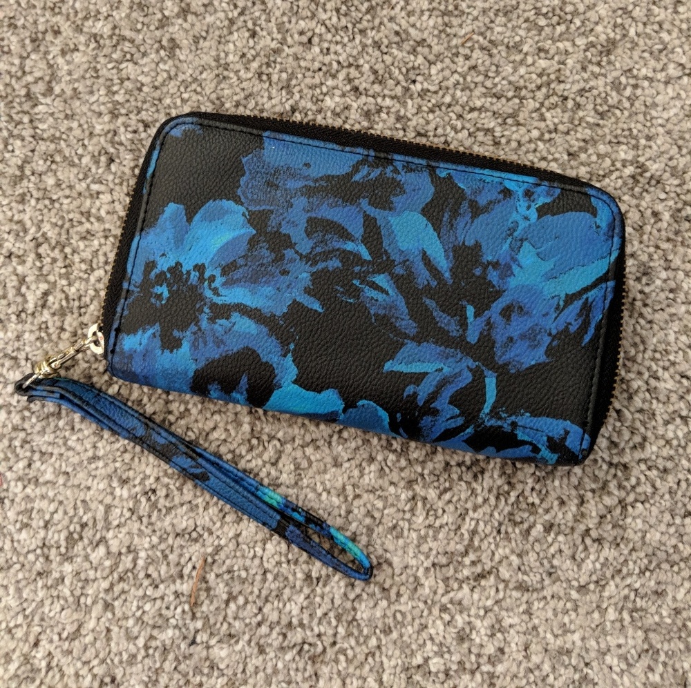 Blue floral wristlet
